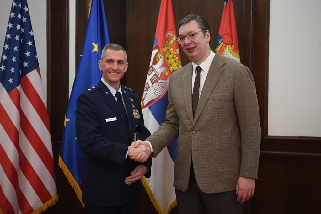 Predsednik Vučić sa general-majorom: Zahvalnost na profesionalnom postupanju jedinica KFOR tokom kriznog perioda