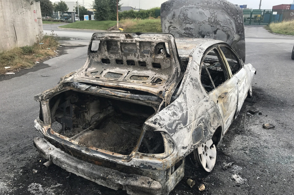 Bačena bomba na dva automobila na Čukarici: Oba vozila u vlasništvu vaspitačice