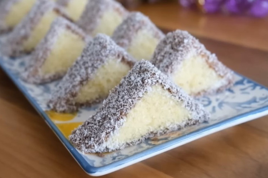 Recept dana: Trougao čupavci - omiljeni kolač mnogih u malo drugačijem obliku, nestaće u dva zalogaja dok ste rekli kokos (VIDEO)