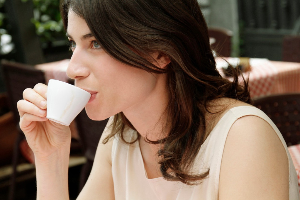 Kako kafa utiče na organizam u vrelim vremenskim uslovima: Greška koju svi pravimo i njen uticaj na zdravlje