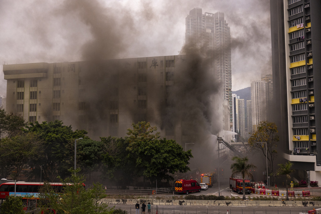 Ogroman požar u Hongkongu: Gori skladište, evakuisano 3.400 ljudi! (FOTO/VIDEO)