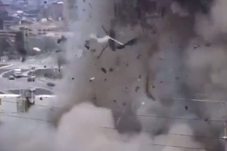 Snažna eksplozija u fabrici čokolade pomerila obližnju zgradu! Poginule dve osobe, povređeno devet (VIDEO)