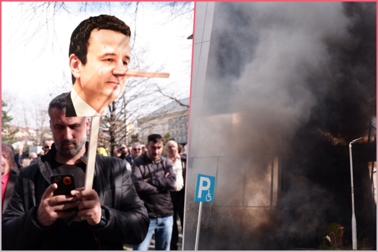 Protest Albanaca u Prištini protiv Kurtija i ZSO: Dimne bombe na glavnom trgu, traži se ostavka samozvanog premijera! (FOTO/VIDEO)