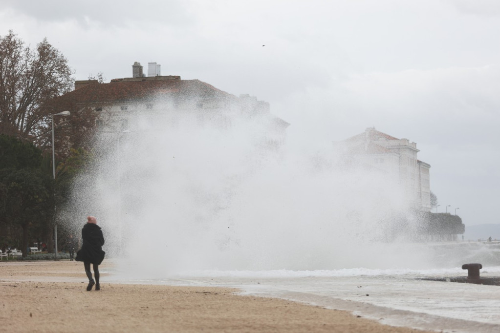 Oluja "Nelson" u Španiji odnela četiri života: Talasi visoki čak osam metara!