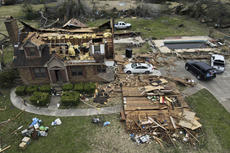Snimak dronom pokazuje razmere katastrofe u Misisipiju! Guverner: I dalje smo na udaru tornada! (FOTO/VIDEO)