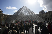Demonstranti blokirali ulaz u Luvr, turisti besni: "Razumemo ih, ali hoćemo da vidimo Mona Lizu!"