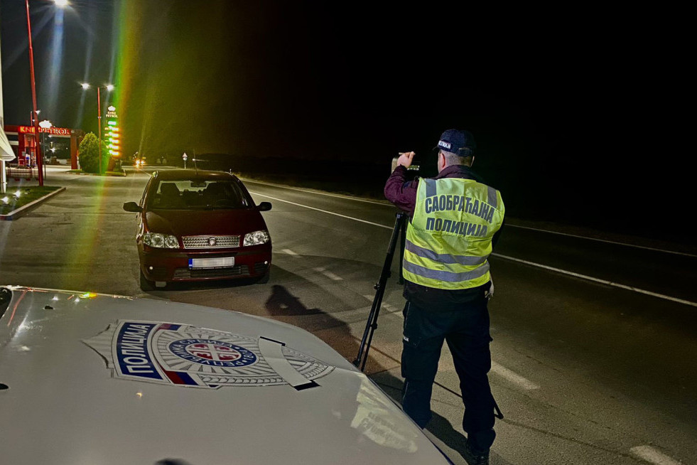 Pijan vozio 250 na sat: Vozač BMW isključen iz saobraćaja u Surčinu