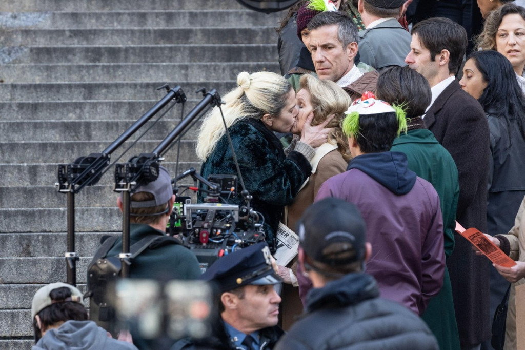 Iz nastavka "Džokera" izbačena scena u kojoj Lejdi Gaga ljubi ženu: Fanovi besni! Reditelj objasnio zašto je to uradio (FOTO/VIDEO)