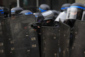 Francuzi danas ponovo na ulicama: 13.000 policajaca na terenu, saobraćaj u prekidu, škole zatvorene