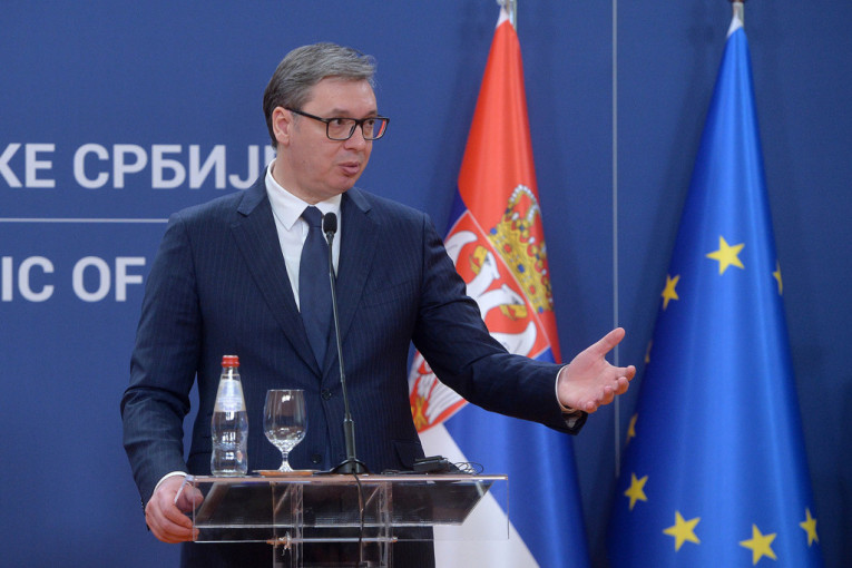 "Na današnji dan javni dug Srbije iznosi 51,5 odsto": Vučić poručio - Srbija nastavlja da rad, gradi i sanja veli