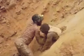 Golim rukama izvlačili rudare kada se obrušio rudnik: Odjednom počeli da izlaze jedan za drugim (VIDEO)