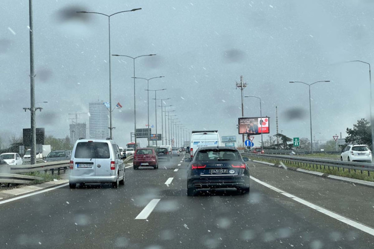 Sunce i vejavica u prestonici: Pada sneg u Beogradu, a meteorolog najavljuje snežne pljuskove do kraja dana! (FOTO/VIDEO)