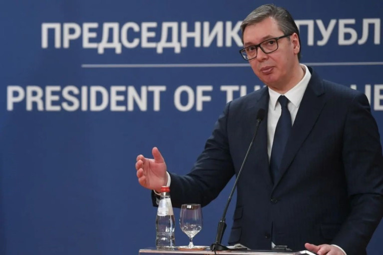 Vučić čestitao Zoranu Kneževiću izbor za predsednika SANU