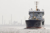 Brod gori kod istočne obale Rusije: Dve osobe su povređene, posada odbila da bude evakuisana