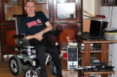 Od detinjstva vezan za invalidska kolica i sve radi sam: Dragan ima rok da se iseli do kraja aprila, pokušava da nađe stan za iznajmljivanje