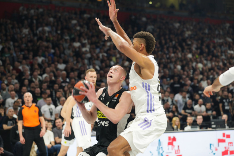 Moćni Partizan bacio Kralja na kolena! Vulkan crno-bele Arene progutao veliki Real! (FOTO/VIDEO)