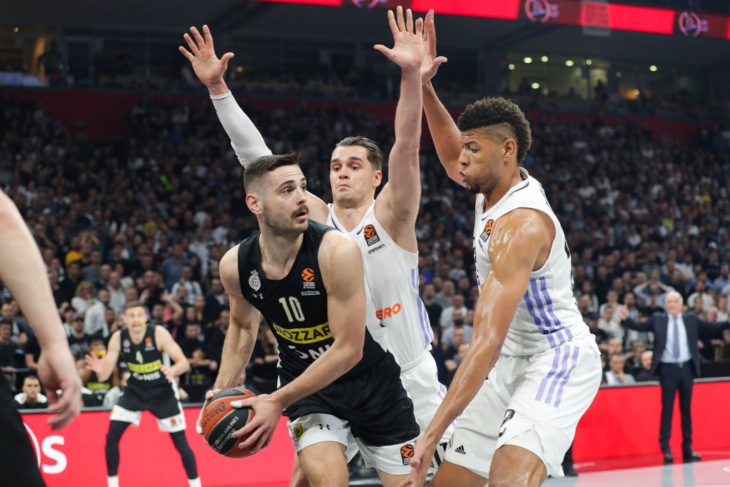 Moćni Partizan bacio Kralja na kolena! Vulkan crno-bele Arene progutao veliki Real! (FOTO/VIDEO)