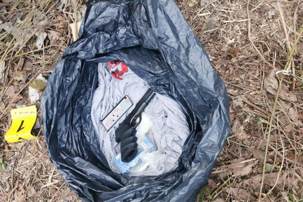 Držao heroin i marihuanu i pištolj sa prigušivačem: Uhapšen muškarac iz okoline Preševa