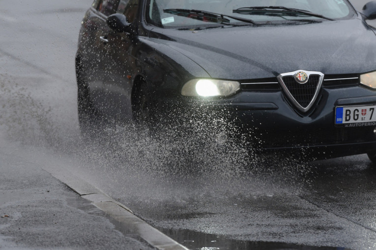 Kiša i vetar smanjuju vidljivost - vozači, budite oprezni danas
