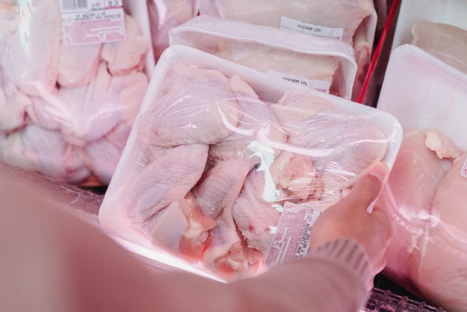 Za pet sekundi proverite da li je meso koje kupujete sveže: Ovaj trik oduševio je milione (VIDEO)