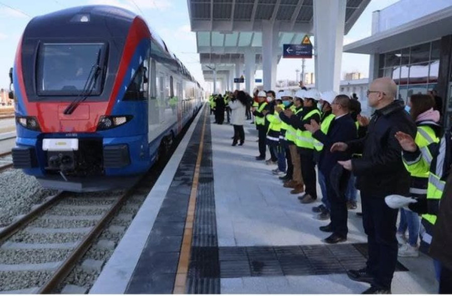 Ministar Vesić: Sve pruge kojima vozovi idu brzinom većom od 100 kilometara na sat moraće da imaju zaštitne ograde