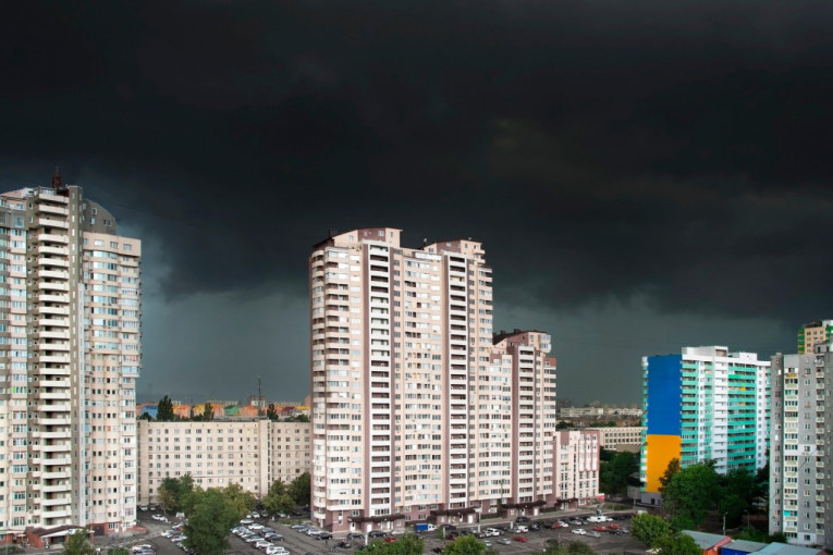 Novo upozorenje RHMZ! Stižu pljuskovi sa grmljavinom u ova dva dela Srbije, opasnost će vrebati i od reka