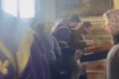 Bizaran incident u Ukrajini: Vojnik svešteniku postavio jedno pitanje, ovaj krvnički nasrnuo na njega! (VIDEO)