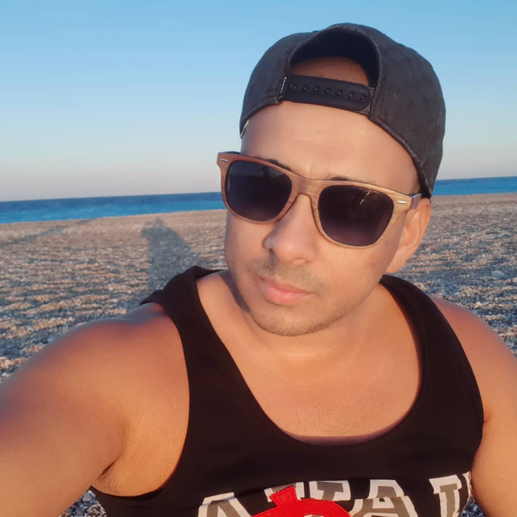 Preminula majka našeg pevača! On se oglasio potresnom porukom