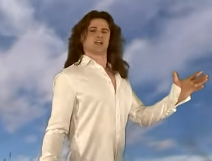 Hit „Iza oblaka" nastao je u toaletu! Lepi i o teškom odrastanju: Kad je nana umrla, sa dedom sam ostao sam!