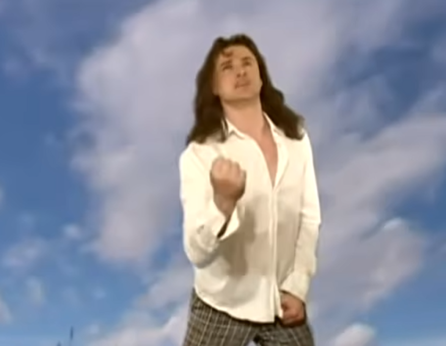 Lepi je na spot za pesmu "Iza oblaka" dao svega 11 evra! Evo i šta još o ovom pevaču niste znali