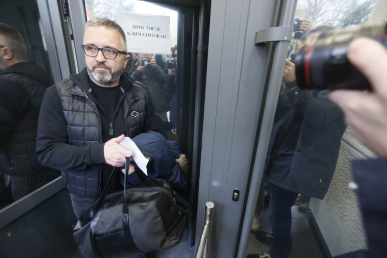 Vučićević: Je l' sam ja bio u zatvoru, ili ovi iz tajkunskih medija? Ko je tu žrtva? (VIDEO)