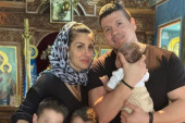 Sloba i Jelena u tajnosti krstili sina u manastiru na Kosovu: Oglasili se nakon intimnog čina i raznežili javnost! (FOTO)