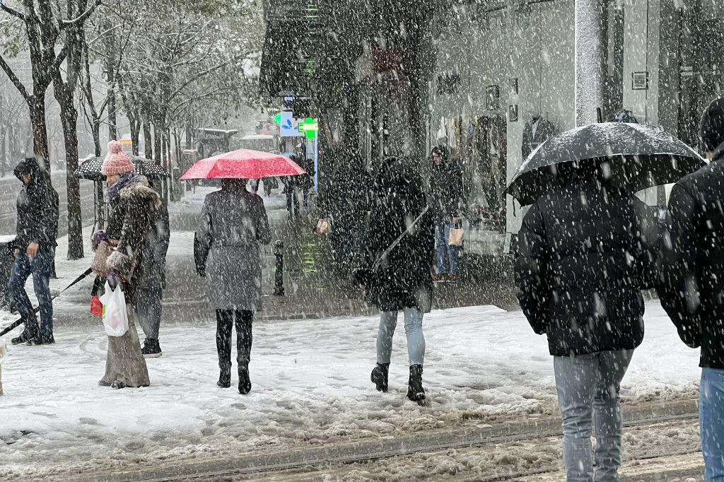 Srbija zavejana u aprilu: Ako ste i bili neverne Tome od jutros više niste - snežni pokrivač od 20 centimetara i u Beogradu (FOTO/VIDEO)