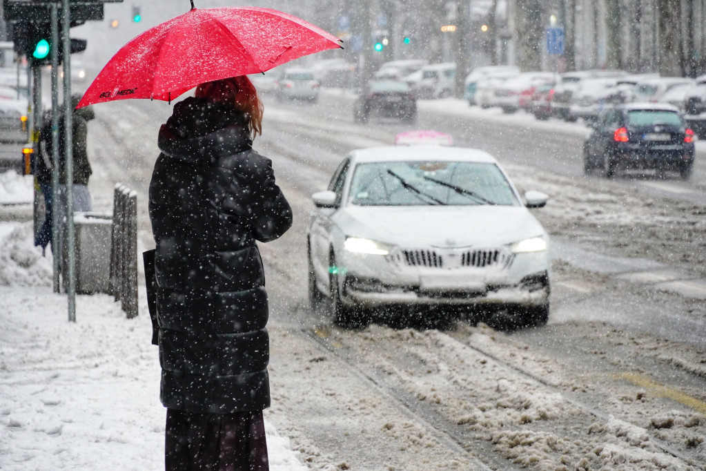Hladni front stiže u Srbiju! Olujni vetar i snežni nanosi narednih dana, u subotu jako hladno, evo kada će zima popustiti