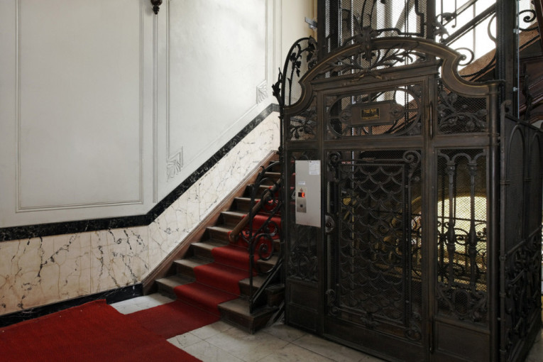 Liftovi u Beogradu odavno zreli za penziju: Zbog učestalih kvarova stanari osuđeni na pešačenje - koga zvati u pomoć ako se zaglavite?