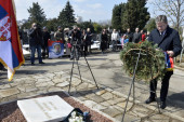 Selaković položio vence u Aleji stradalih: "Drugi svetski rat nije ni mogao da počne drugačije za Srbiju nego mučkim bombardovanjem"