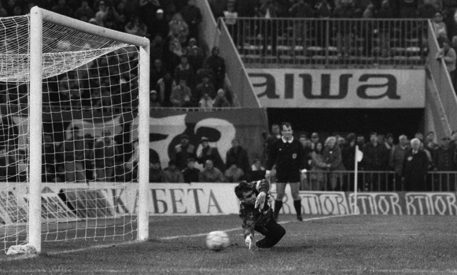 Derbi u kojem je bilo svega – fudbala, boksa i vatrometa! Na današnji dan pukla je Vasiljevićeva bomba sa Autokomande! (FOTO/VIDEO)