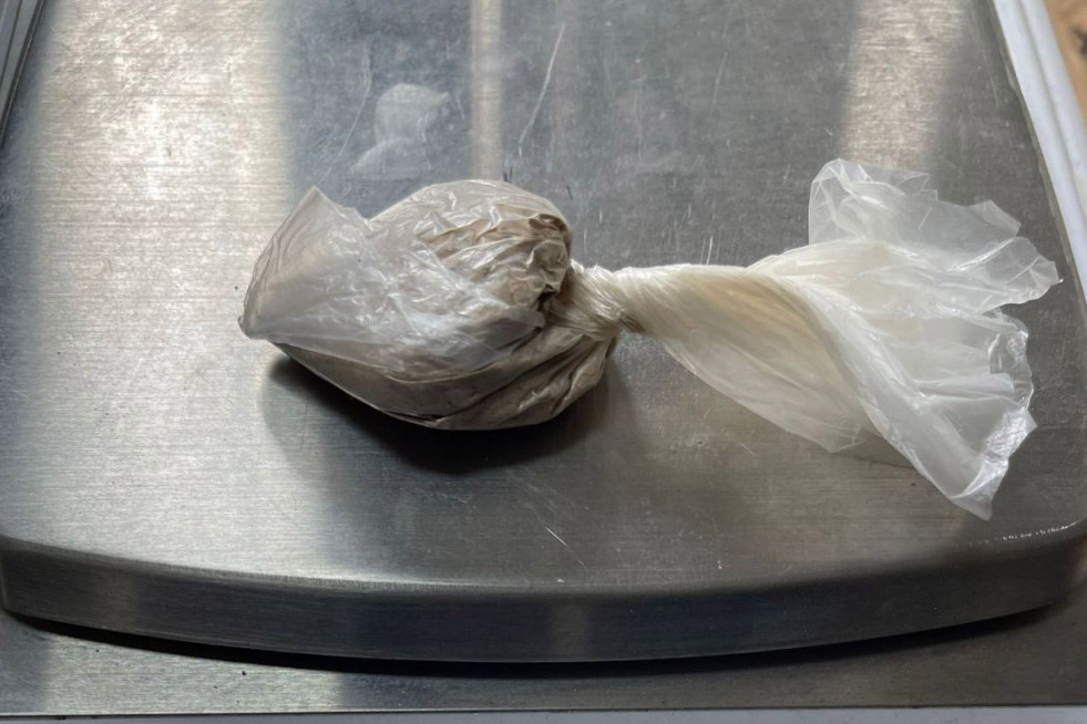 Kod suvozača iz "opela" pronađeno 126,8 grama heroina: Uhapšen muškarac u Sremskoj MItrovici