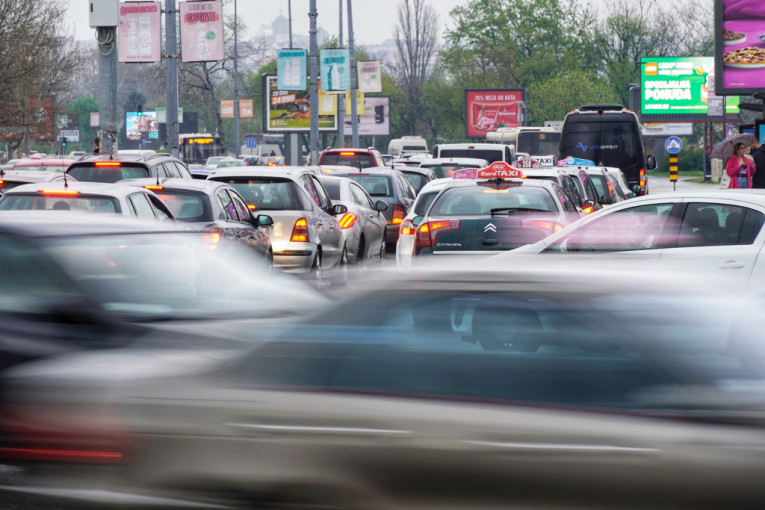 Krenule su gužve: Pojačan intenzitet saobraćaja na gotovo svim glavnim putnim pravcima