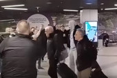 Partizanovi košarkaši stigli u Beograd u gluvo doba noći, dočekala ih pesma "grobara"! (VIDEO)