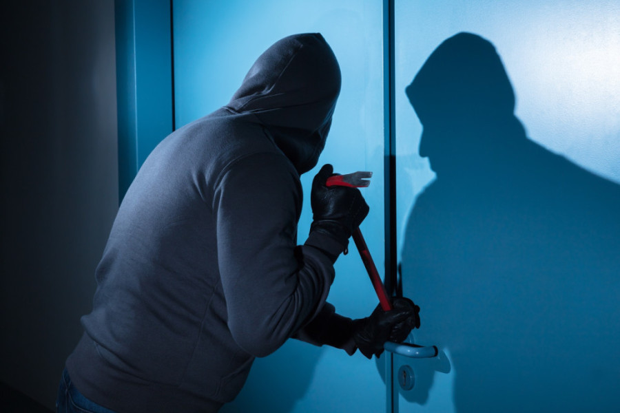 Žestok obračun u Irskoj: Policija pendrecima i biber sprejom rasterala blokadere