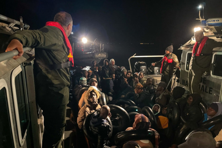Tunis vozovima prebacio stotine migranata u pustinju na granici sa Libijom