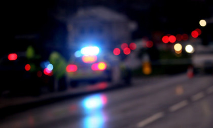 Udes u centru Zemuna: Oboren motociklista, policija na licu mesta