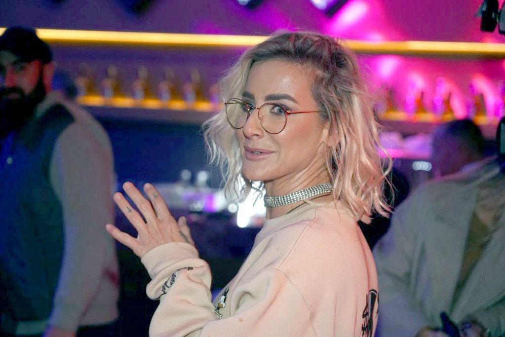 "Nadobudna iskompleksirana pevačica!" Milica Dabović žestoko uzvratila Sari Jo: Neka se mala zapita šta je uradila!