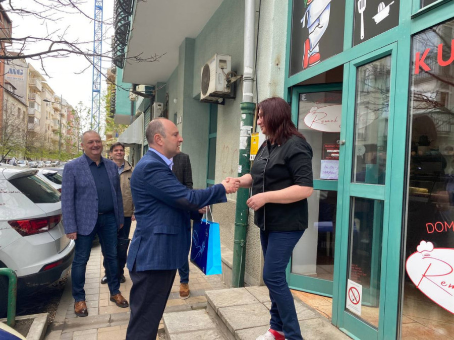 Gradonačelnik Đurić posetio preduzetnicu koja je dobila subvencije za samozapošljavanje: Danas otvoren novi konkurs za 2023. godinu (FOTO)