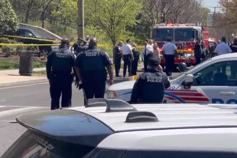 Pucnjava u Vašingtonu ispred pogrebnog preduzeća! Ima mrtvih, policija se sjatila na mestu dešavanja! (VIDEO)