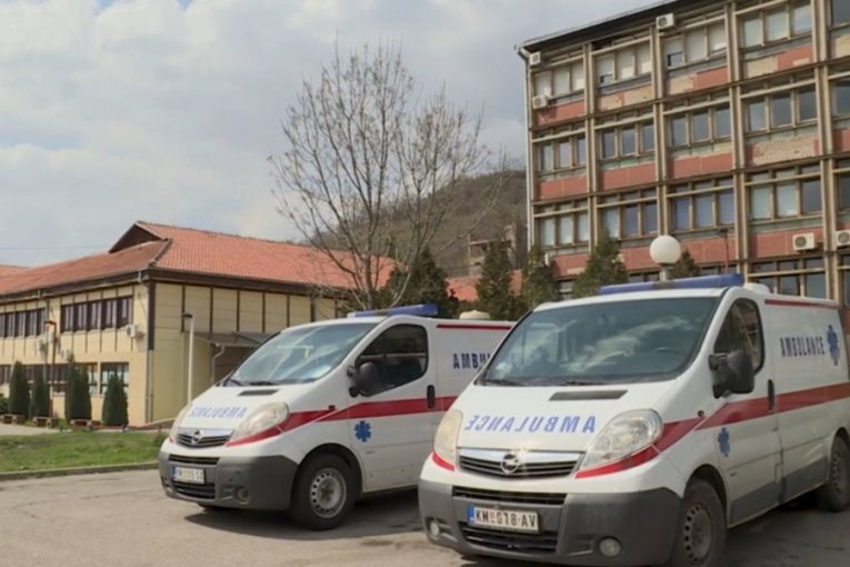 U KBC Kosovska Mitrovica stigao kamion sa lekovima iz centralne Srbije