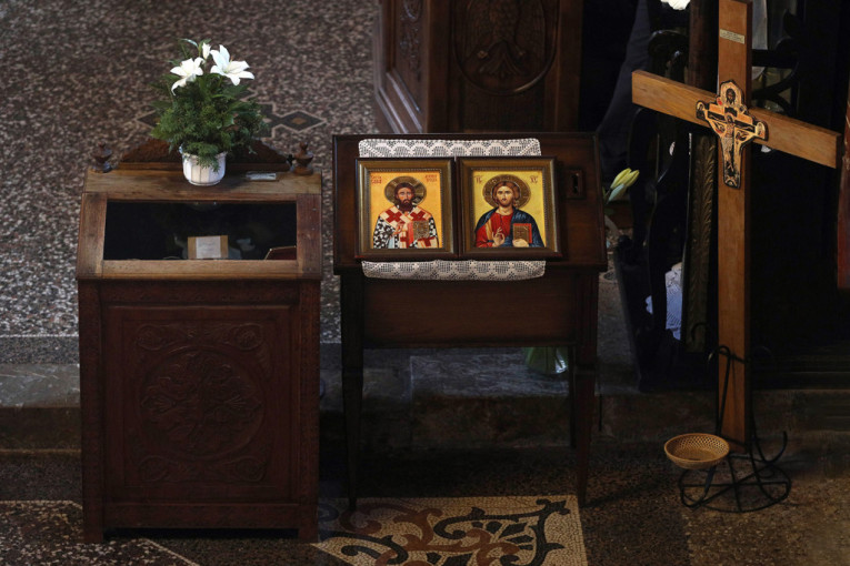 Muškarac pokušao da zapali svetinju! Uneo benzin u manastir, a ovo mu nije prvi put!