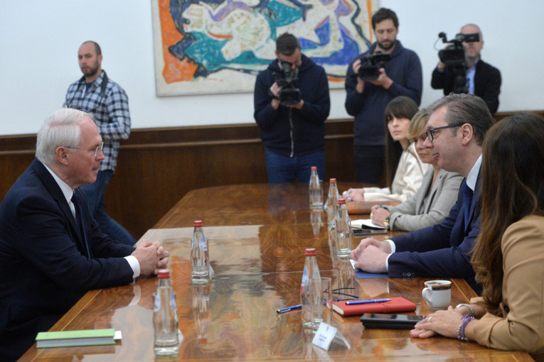 Predsednik Srbije sastao se sa ambasadorom SAD: Upoznao sam Hila sa sve težom situacijom i izazovima (FOTO)