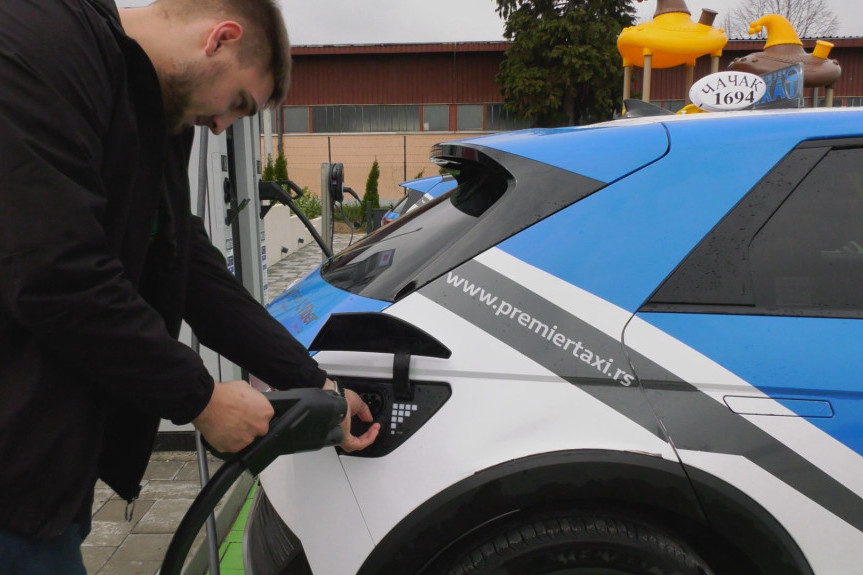 Filip instalirao moćnu mašinu blizu Čačka: Najbrži punjač za električna vozila u Srbiji puni auto za samo 20 minuta! (FOTO)
